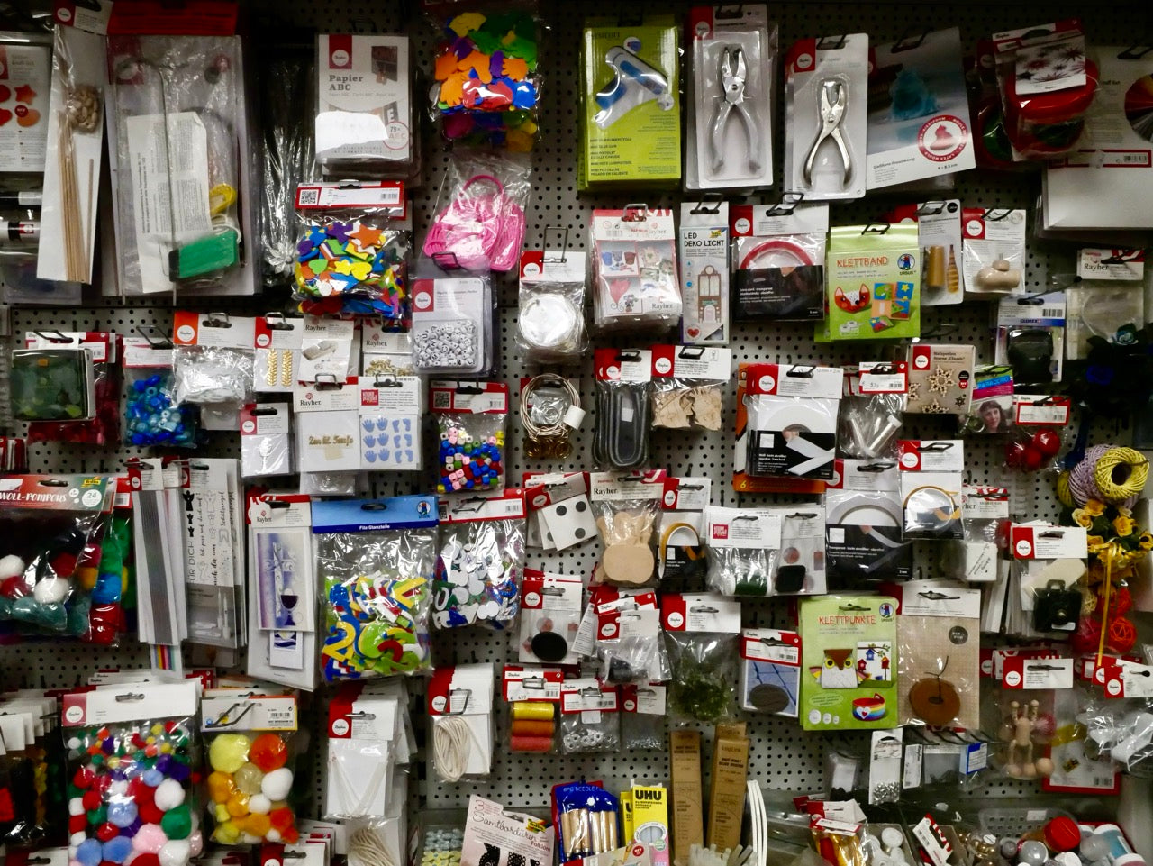 Bastelbedarf und Kleinkram bei Papyrus Köln