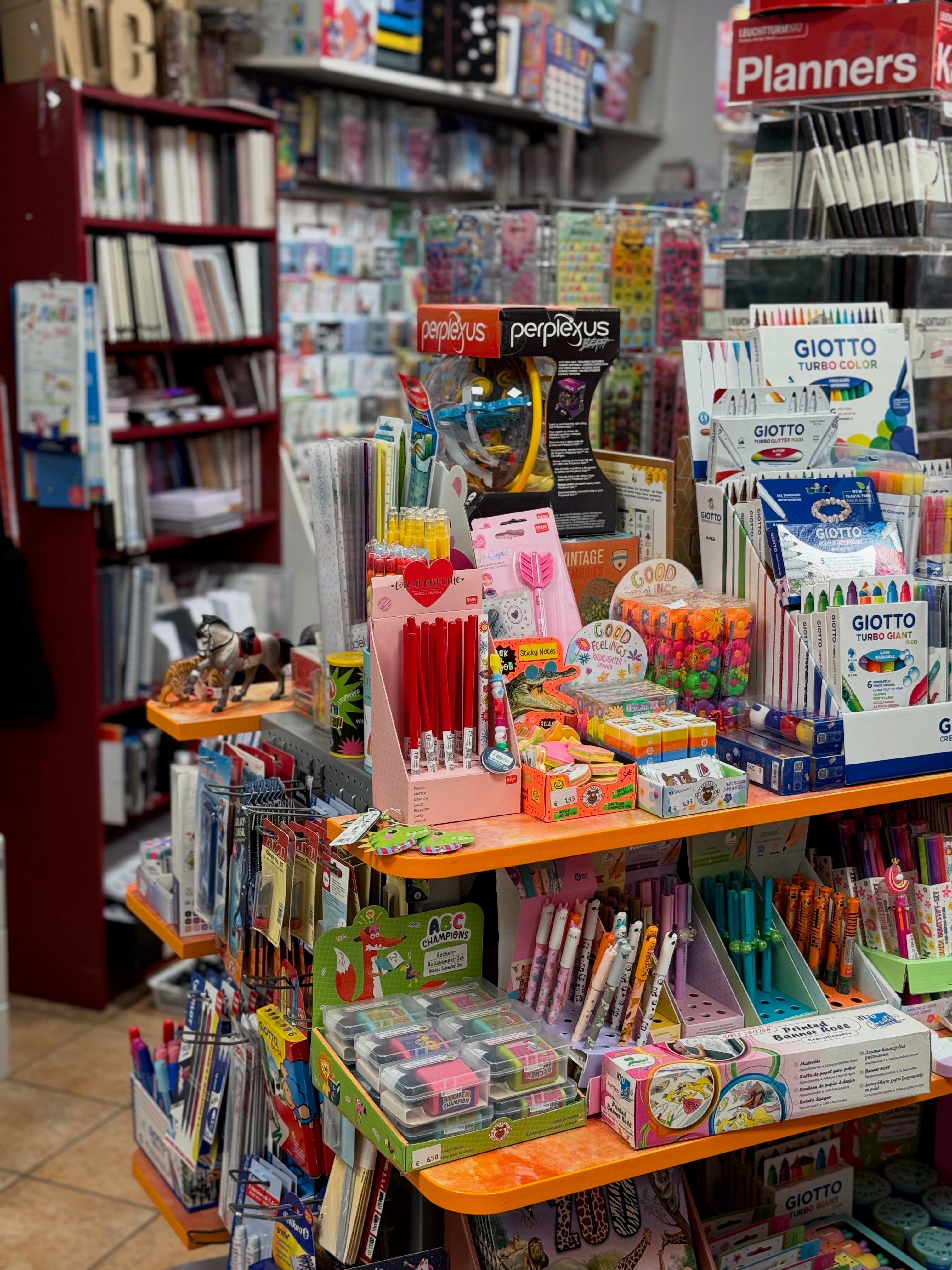 Geschenkideen in Köln entdecken – Papyrus Sülz nahe Klettenberg und Bayenthal bietet kreative Auswahl