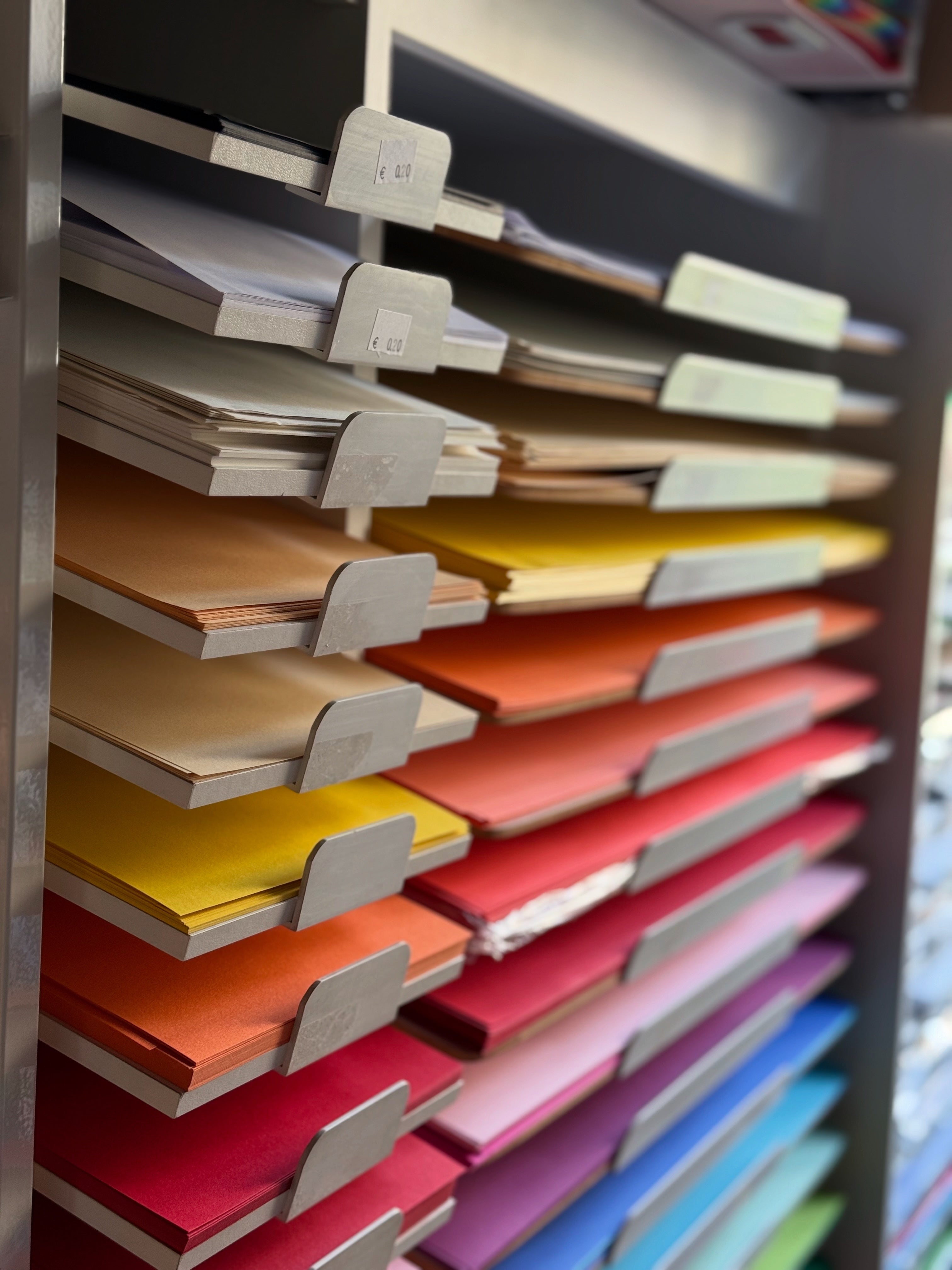 Tonpapier, Bastelpapier und Papeterie bei Papyrus Köln