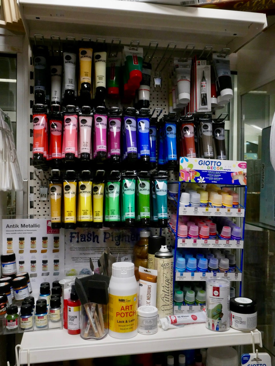 Mal und Zeichenzubehör bei Papyrus Köln