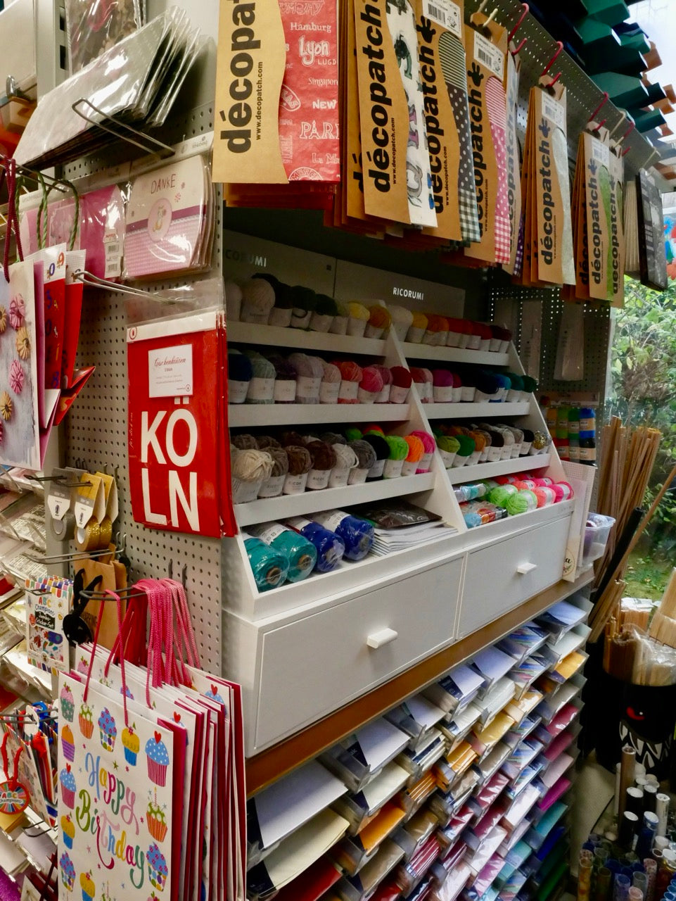 Wolle und Textilien bei Papyrus Köln